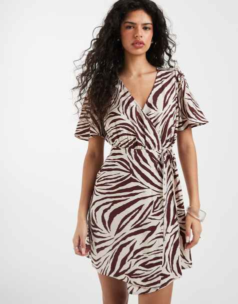 Vero Moda - Robe portefeuille courte à zébrures avec manches évasées - Chocolat - view 1