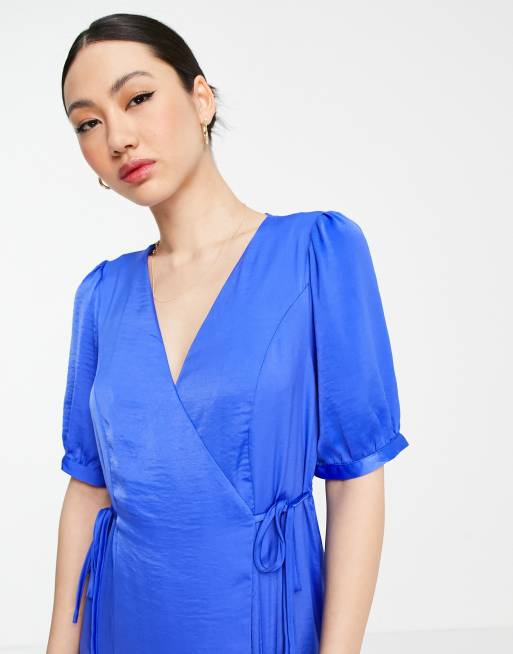 Vero Moda - Robe portefeuille mi-longue en satin à liens noués sur le côté - Bleu, 2 de 4