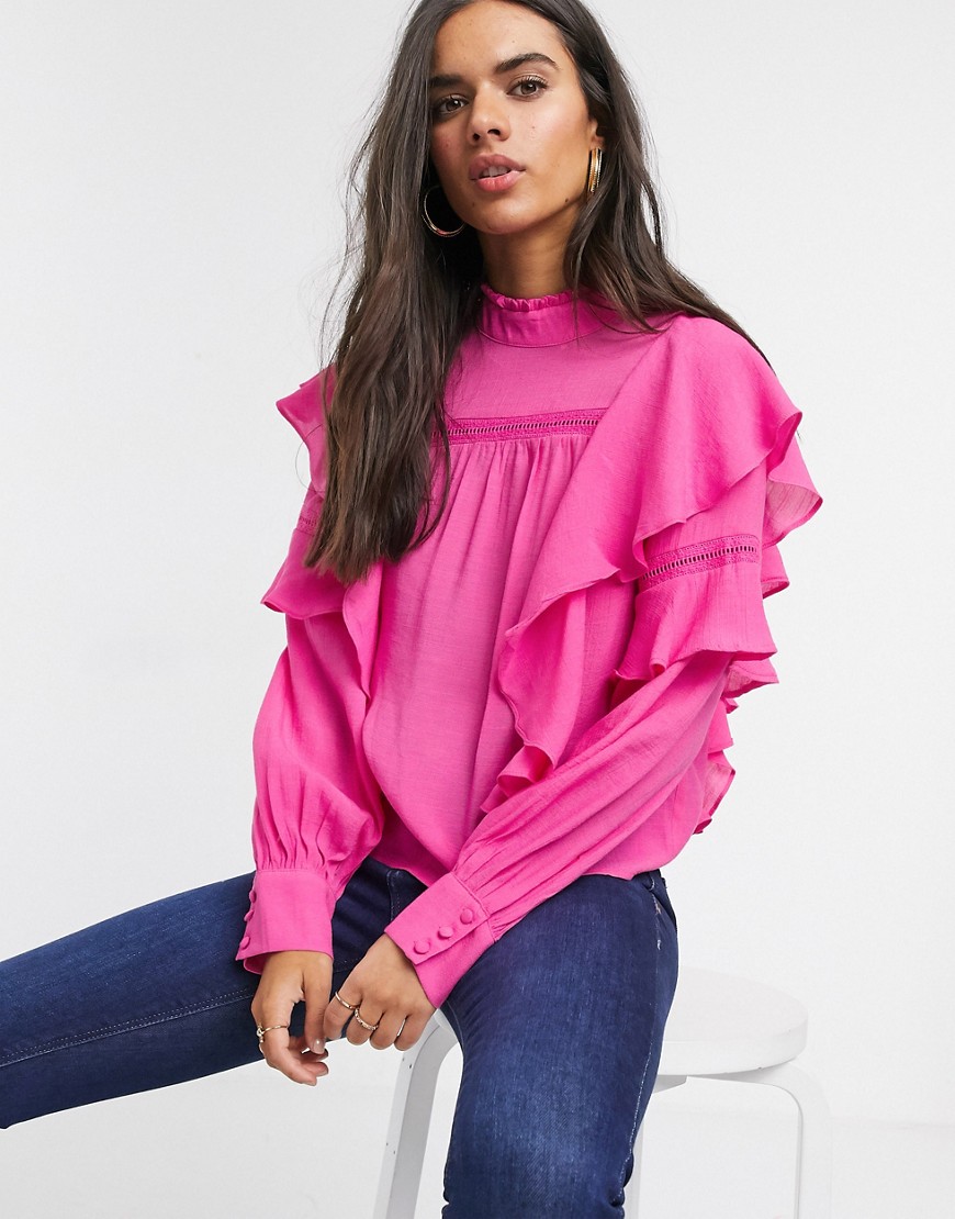 Vero Moda – Rosa blus med hög halsringning och volangkant