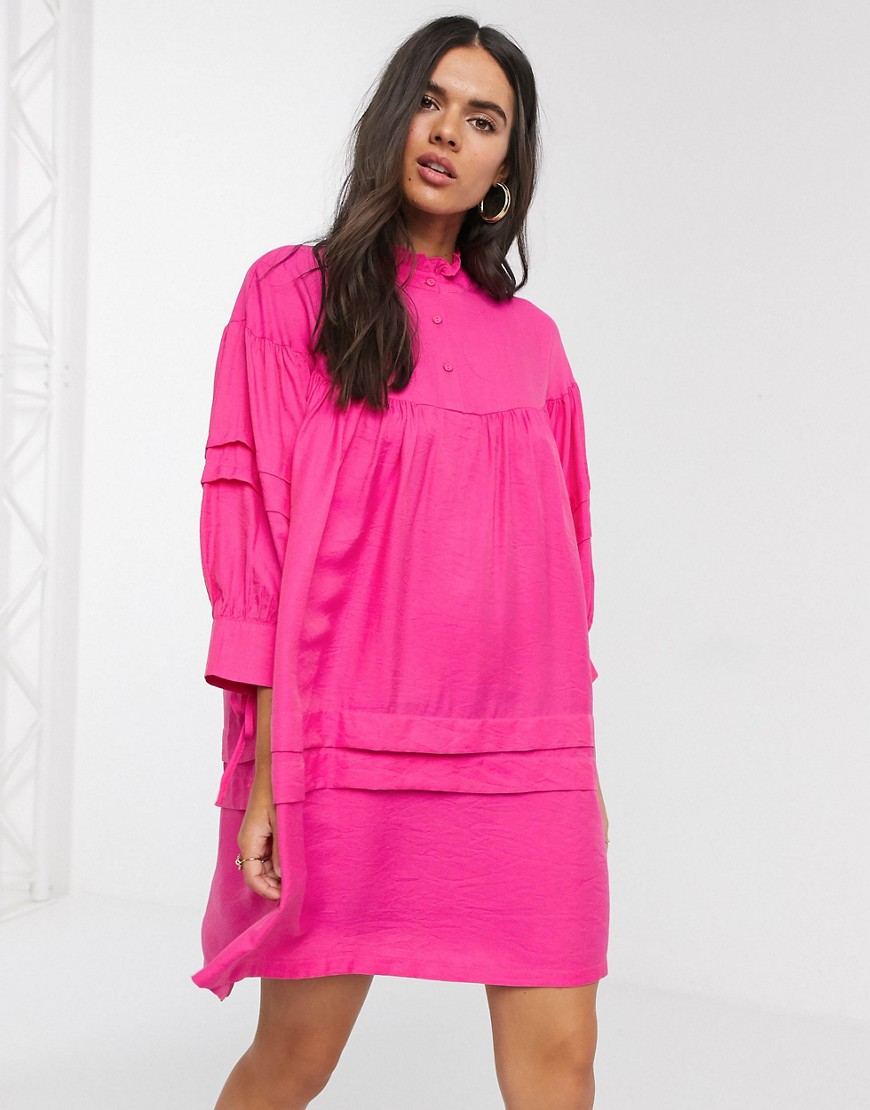 Vero Moda – Rosa smockklänning med hög krage