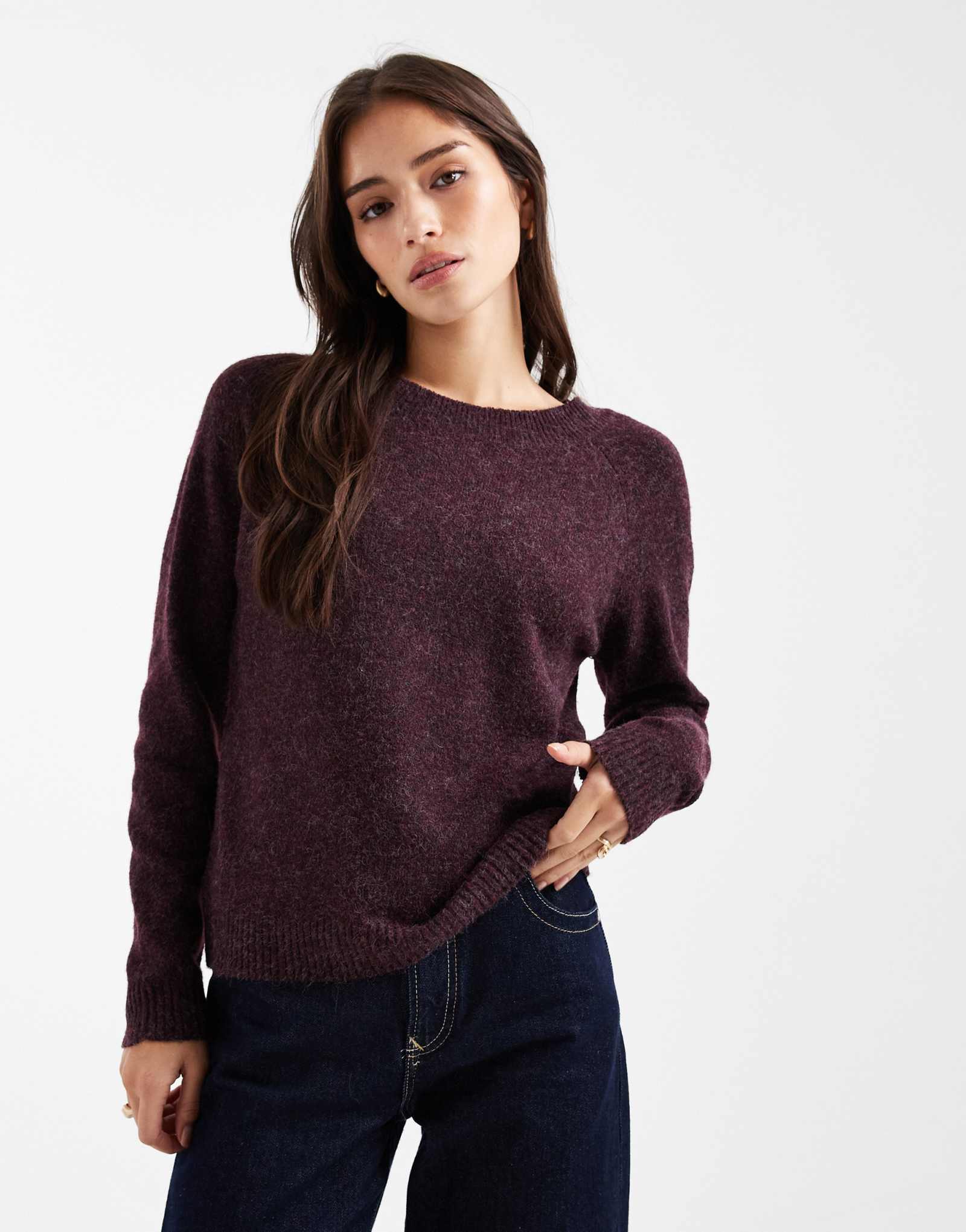 Вязаный свитер с круглым вырезом Vero Moda бордового цвета в полоску