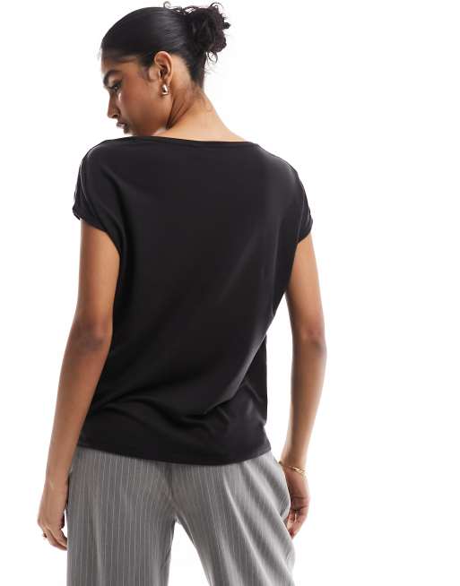 Vero Moda round neck t-shirt in black, 2 of 4