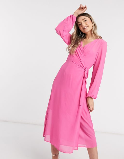 Vero Moda – Różowa sukienka kopertowa midi