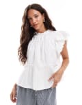 [Vero Moda] Vero Moda ruffle shoulder tiered smock top in white XL Snow white