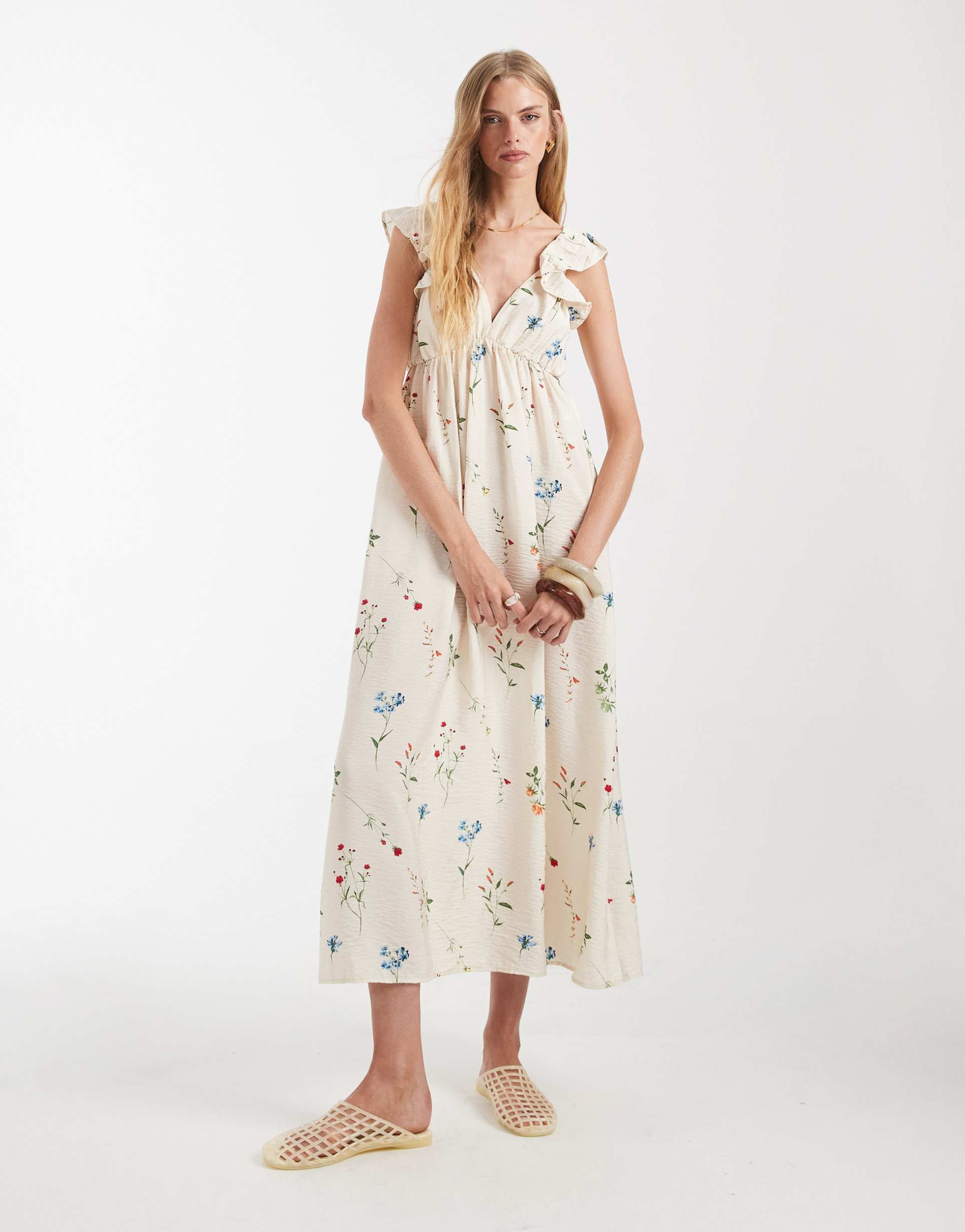 vero moda ruffle shoulder v-neck maxi dress in cream floral print
