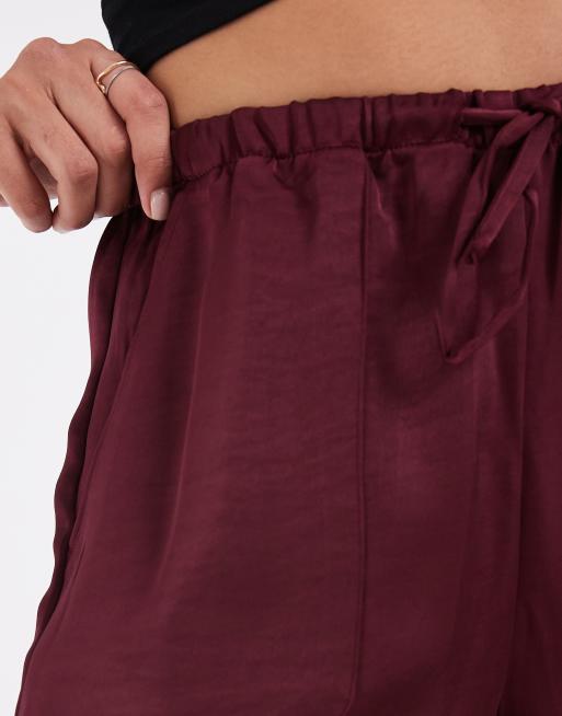 Vero Moda ruimvallende broek met hoge taille van satijn in bordeauxrood, 4 van 5