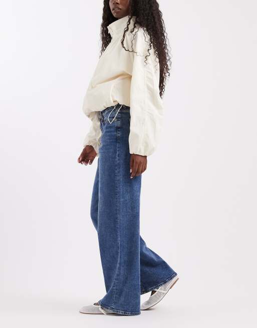 Vero Moda Sandie mid rise wide leg stretch jeans in medium blue denim, 3 of 5