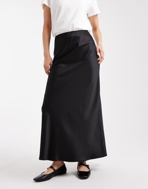 Vero Moda - Jupe mi-longue en satin coupé en biais - Noir