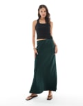 [Vero Moda] Vero Moda satin bias midi skirt in emerald green XXS Scarab