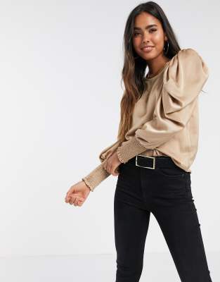 bænk mister temperamentet Forventning Vero Moda satin blouse with volume sleeve in beige | ASOS