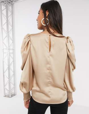 bænk mister temperamentet Forventning Vero Moda satin blouse with volume sleeve in beige | ASOS