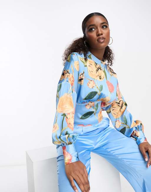 Beoefend hoofdkussen omhelzing Vero Moda satin high neck blouse in blue floral - part of a set | ASOS