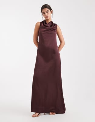 Vero Moda - Satin-Maxikleid in Schokobraun mit drapiertem Ausschnittdetail-Brown