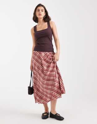 Vero Moda Vero Moda satin midi skirt in pink and burgundy check print-Red