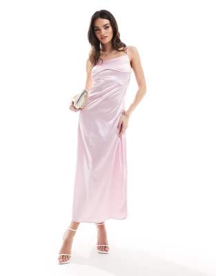 Vero Moda - Satin-Träger-Maxikleid in Rosa mit Rücken-Cut-out im Babydoll-Stil