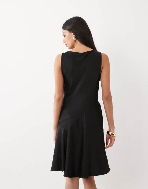Vero Moda Satin-Wasserfall-Minikleid mit Taillendetail in Schwarz, 3 von 4