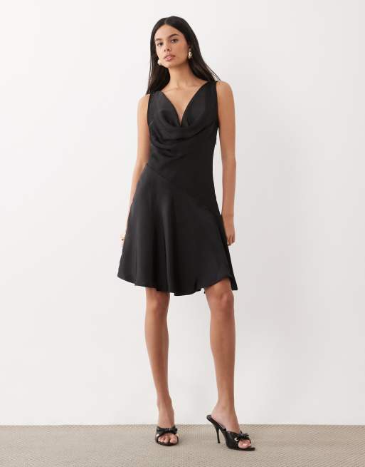 Vero Moda Satin-Wasserfall-Minikleid mit Taillendetail in Schwarz, 4 von 4