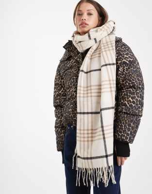 Vero Moda - Schal aus Webstoff in Cremeweiß kariert