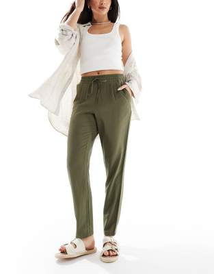 Vero Moda - Schmal zulaufende Hose aus Leinenmix in Khaki-Grün