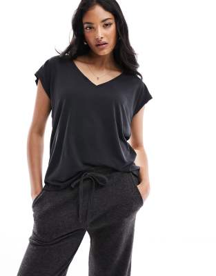 Vero Moda - Schwarzes T-Shirt mit V-Ausschnitt