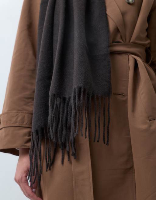 Vero Moda sciarpa lavorata a maglia con frange marrone cioccolato, 2 di 3
