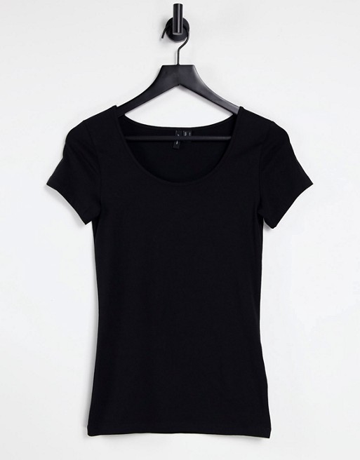 Vero Moda cotton scoop neck fitted t-shirt in black - BLACK