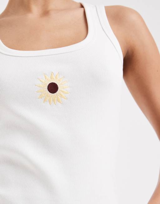 Vero Moda scoop neck ribbed singlet with sunflower embroidered graphic in white, 3 of 4
