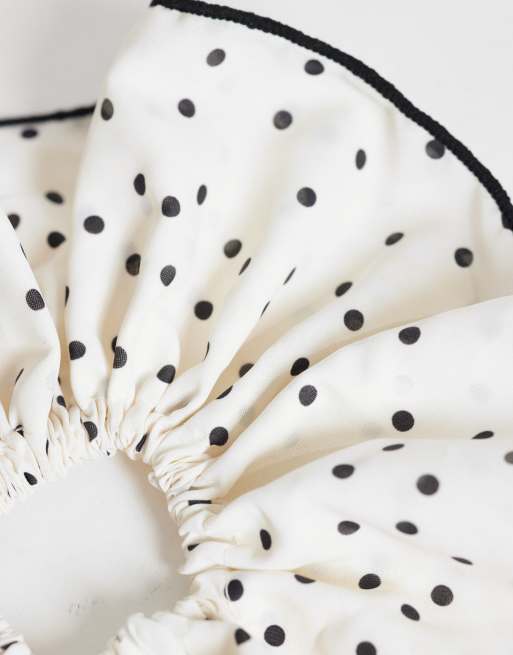 Vero Moda – Scrunchie-Haargummi in Cremeweiß mit schwarzen Polka Dots, 2 von 3