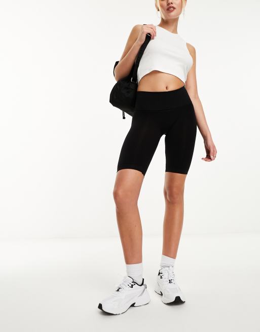 https://images.asos-media.com/products/vero-moda-seamless-smoothing-shorts-in-black/204822376-1-black?$n_640w$&wid=513&fit=constrain