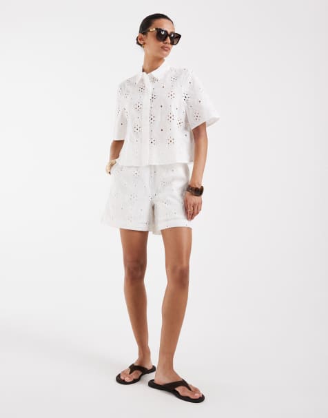 Vero Moda – Set in Weiß mit Lochstickerei, bestehend aus kastigem Hemd und Shorts - view 1