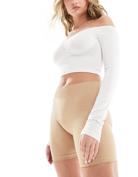 Spanx – Linnevit, konturerade body i satin med string