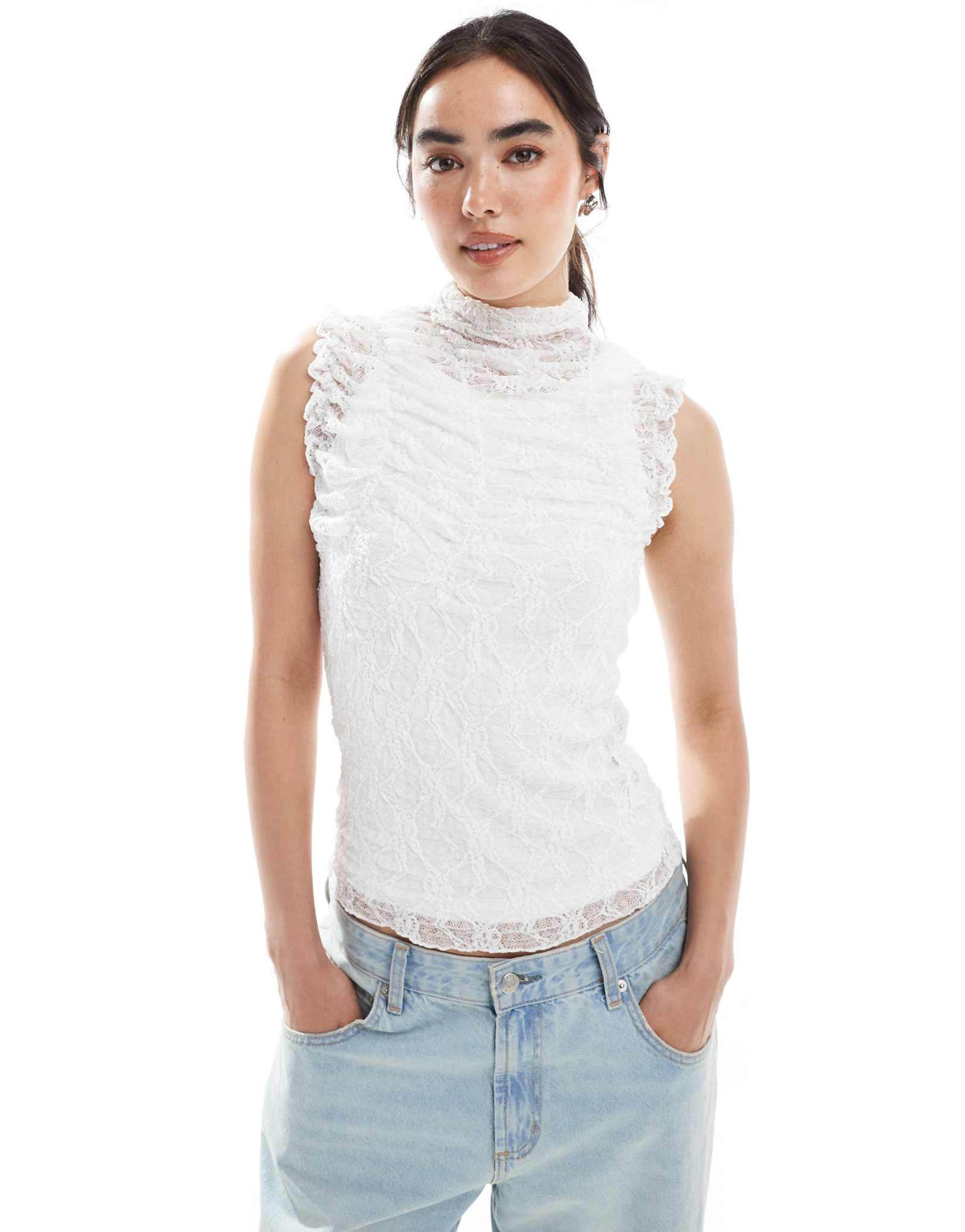 Белый прозрачный кружевной топ без рукавов с рюшами Vero Moda