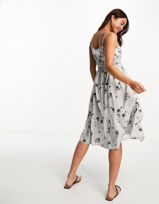 Vero moda square neck ditsy floral maxi hot sale tea dress