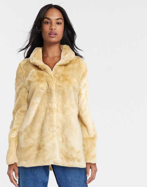 Regelmatig Surichinmoi Korst Vero Moda short faux fur coat in fawn | ASOS