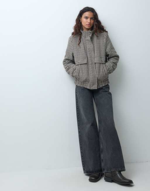 Vero Moda short funnel neck bomber jacket in chocolate houndstooth check, 3 of 4