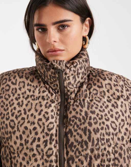 Vero Moda short puffer jacket in leopard print, 2 of 4