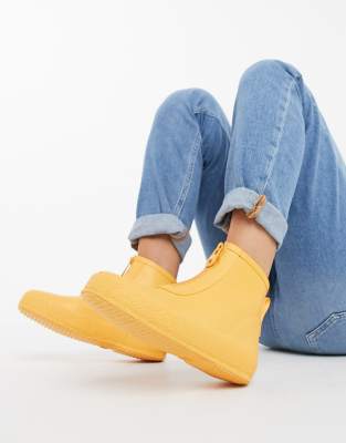 short zip up wellies