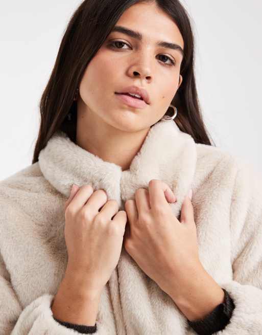 Vero Moda short soft faux-fur coat in oatmeal, 3 of 4