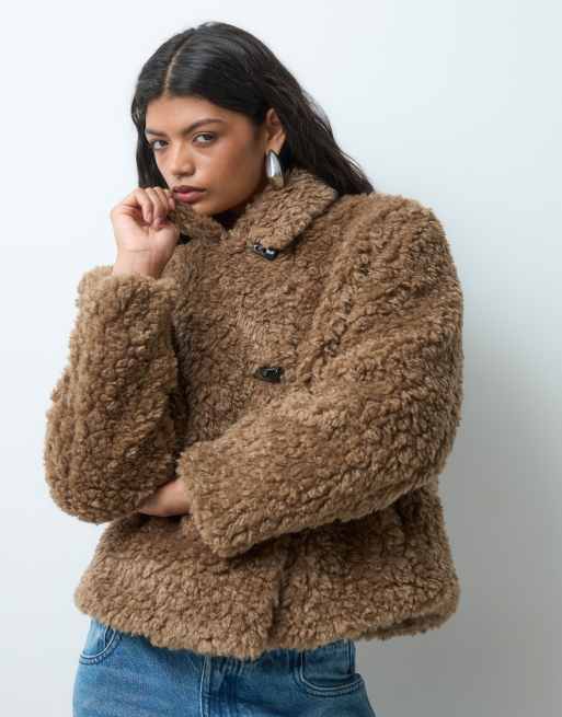 Vero Moda short teddy jacket with toggle closure in beige, 2 of 5
