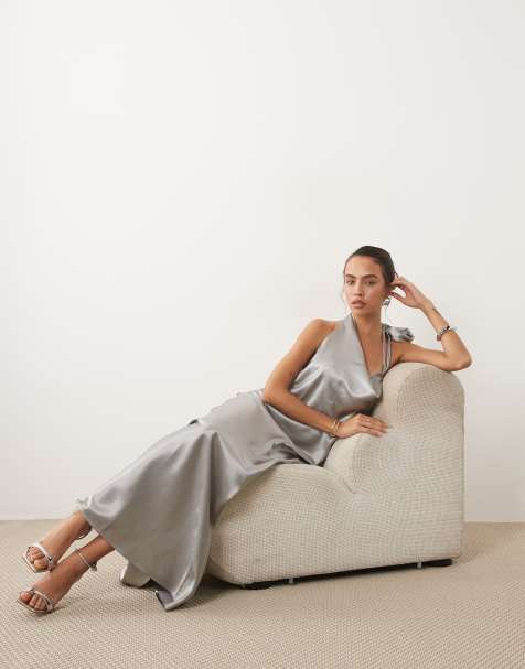 Vero Moda – Silverfärgad maxiklänning i satin med halterneck och djup ringning - view 1