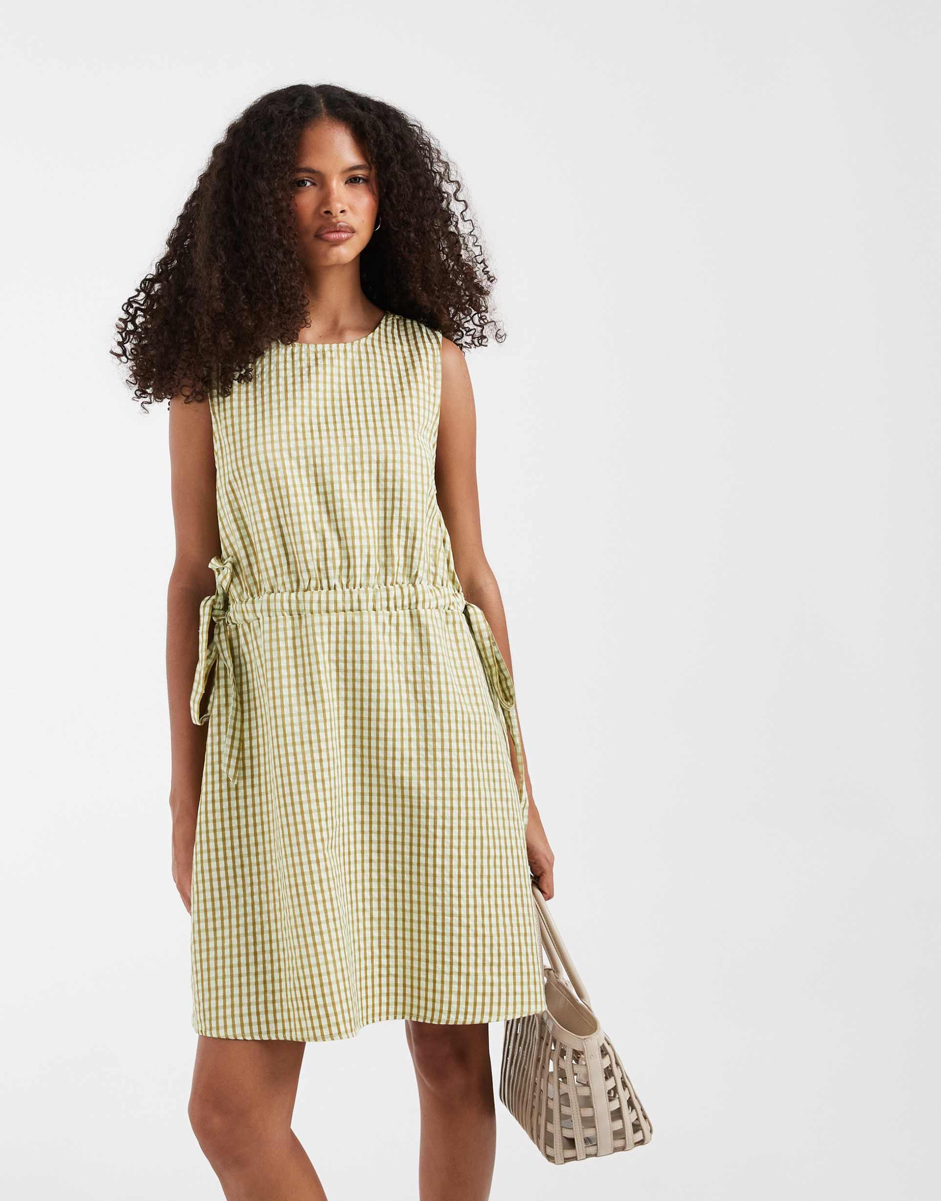 vero moda sleeveless bow tie side seersucker mini dress in green gingham print