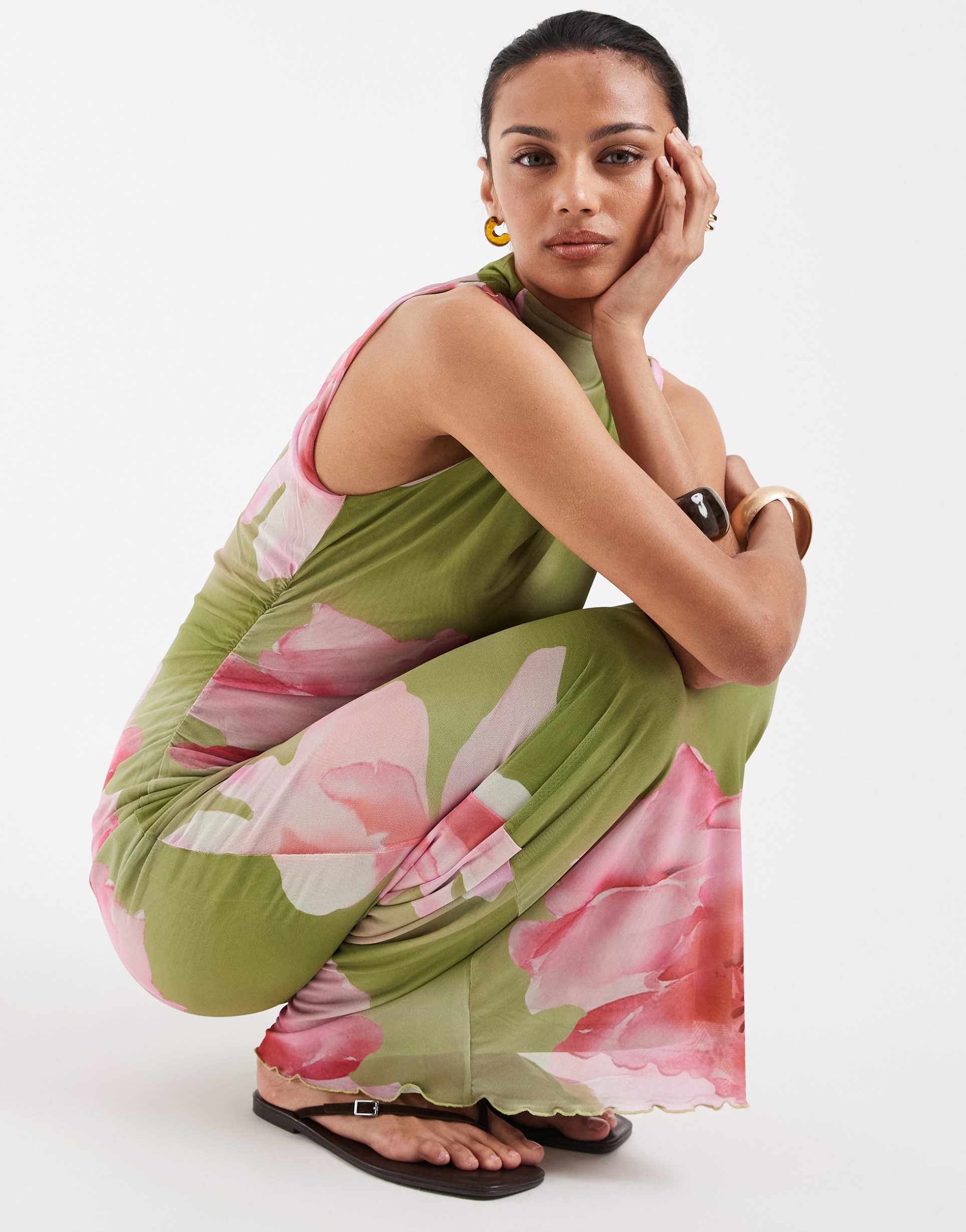 vero moda sleeveless ruched detail maxi dress in large scale floral print