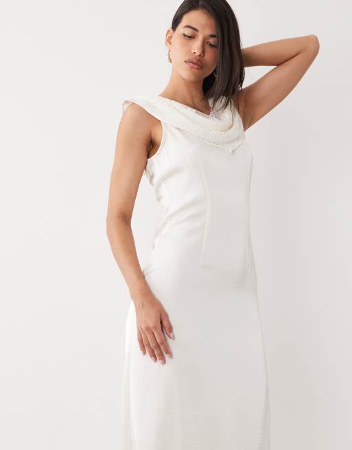 Vero Moda sleeveless satin maxi dress with lace detail in champagne, 2 of 4