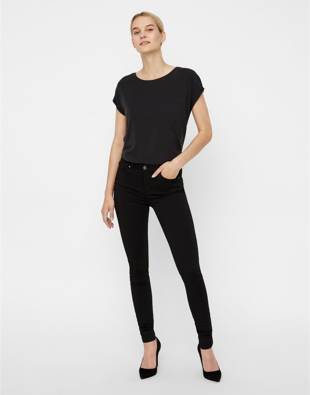 Vero Moda Slim fit jeans in black