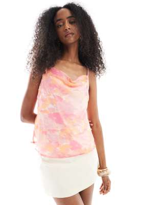 Vero Moda - Smilla - Camisole-Oberteil in Rosa mit Blumenmuster in verschwommener Optik und Wasserfallausschnitt