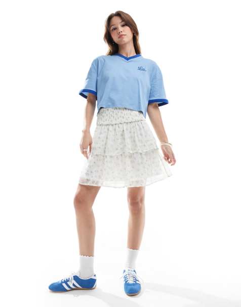 Vero Moda - Smilla - Lagdelt mininederdel med småblomstret blåt print - view 1