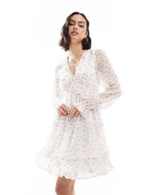 Vero Moda - Smilla - Mini-Hängerkleid in Weiß mit Rüschen und Blümchenmuster