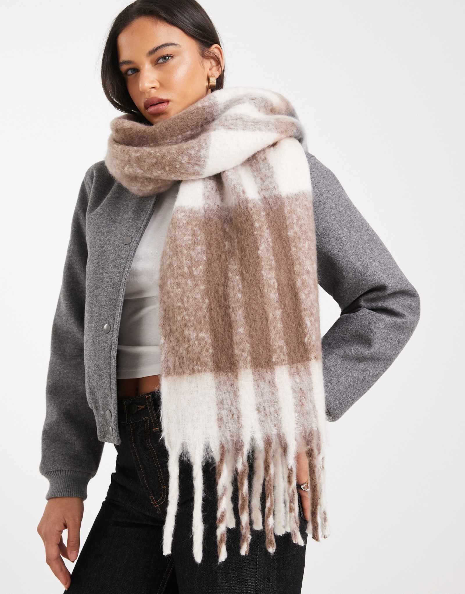 Шарф из мягкого букле Vero Moda в кремовую, серую и норковую клетку