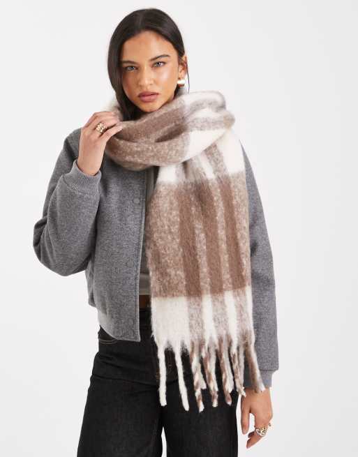 Vero Moda soft boucle scarf in cream, gray and mink plaid