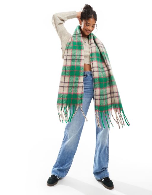 Vero Moda soft boucle scarf in green check, 4 of 4